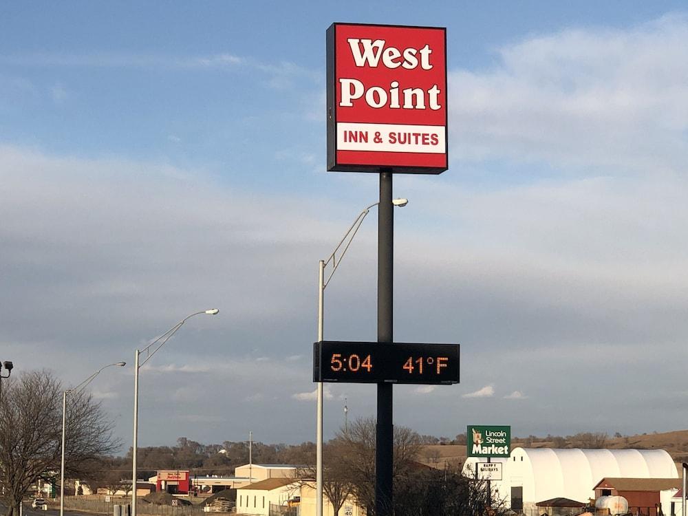 Oyo West Point Inn 外观 照片